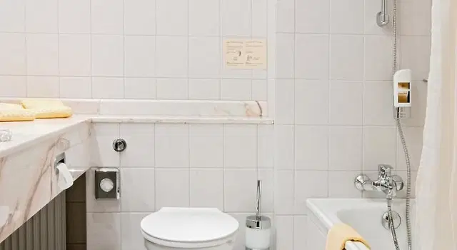 Panorama Berghotel Wettiner Höhe Badezimmer