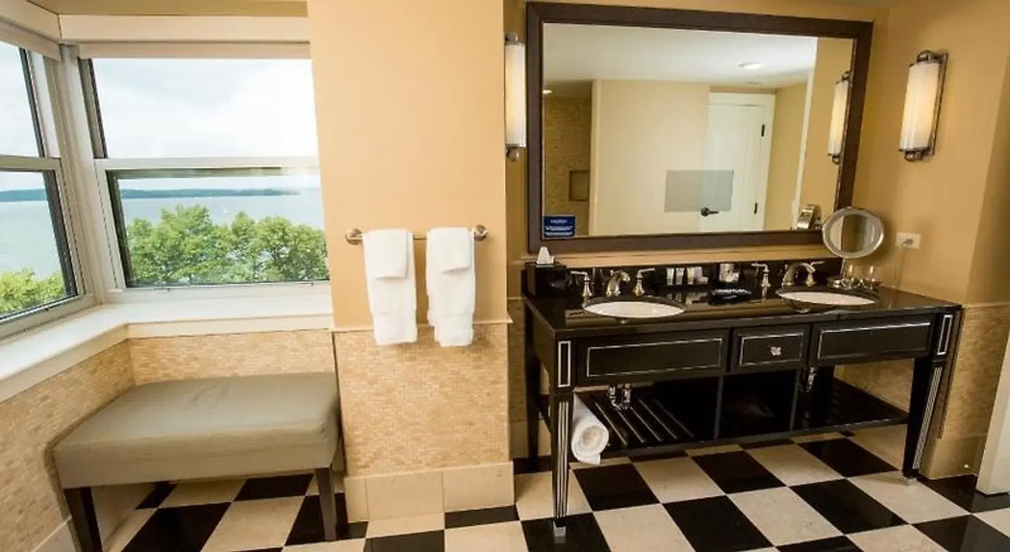 The Edgewater ROOM_EXAMPLE
