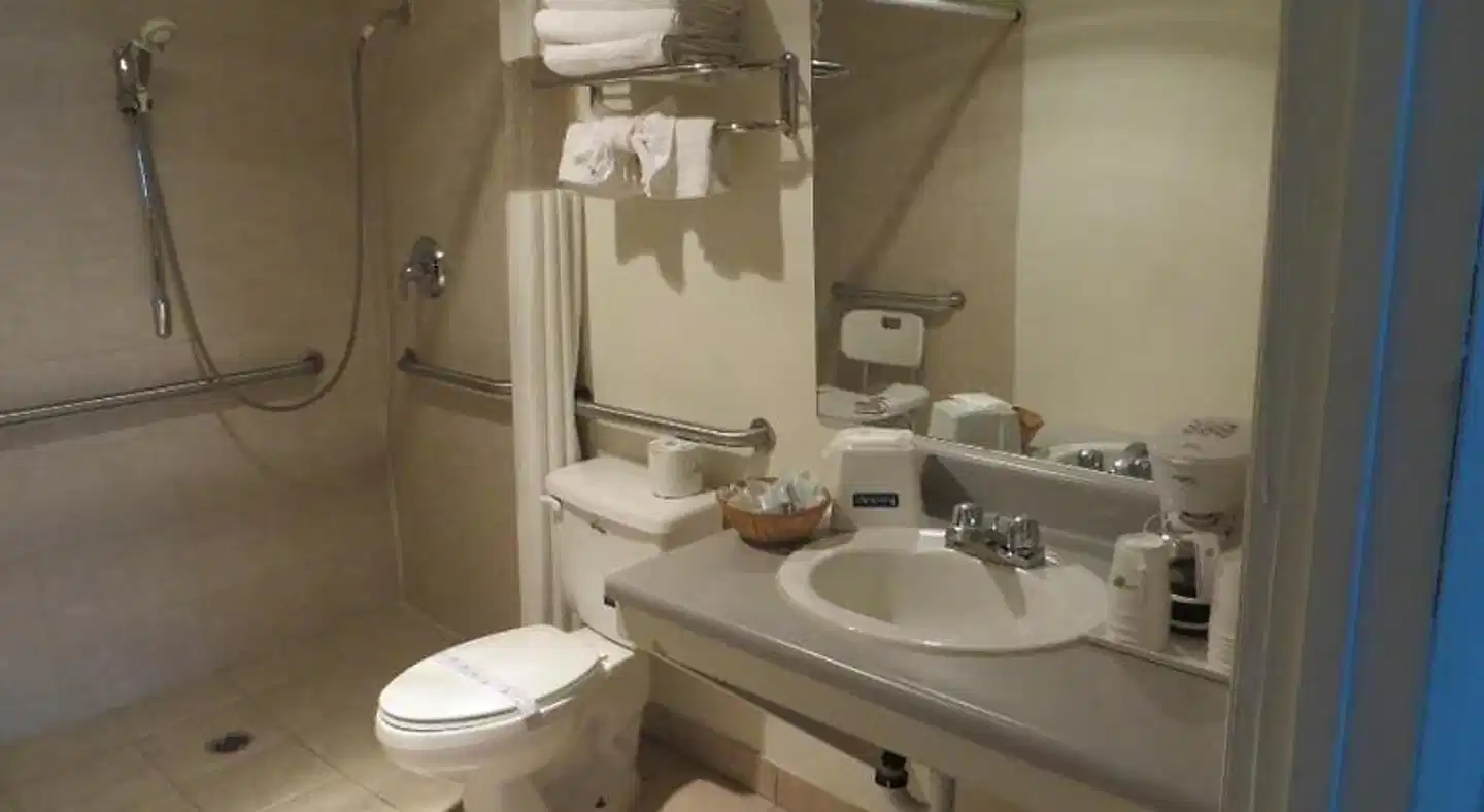 SureStay Plus Hotel by Best Western Mammoth Lakes Badezimmer