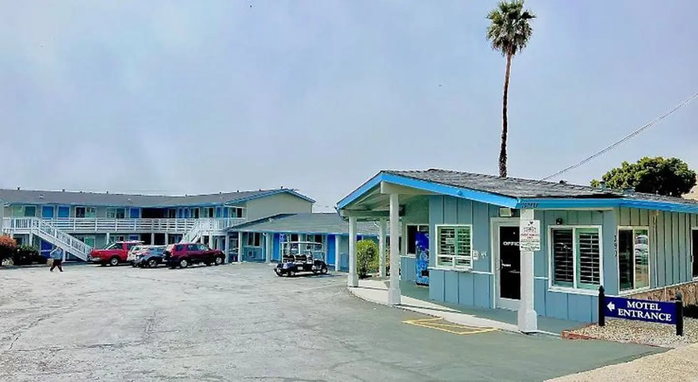 Ocean Palms Motel EXTERIOR