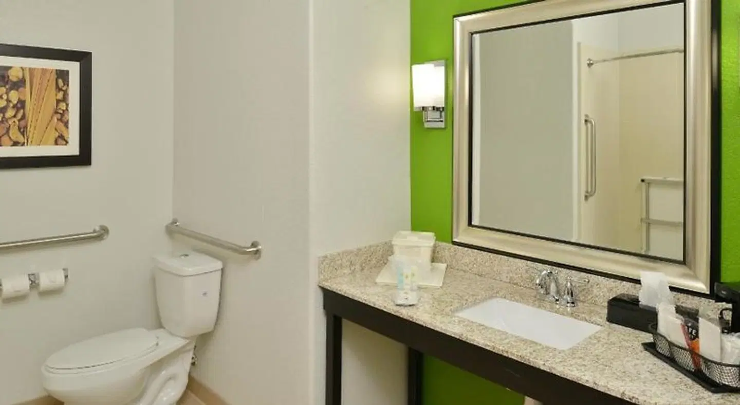 Comfort Inn & Suites Victoria North Badezimmer