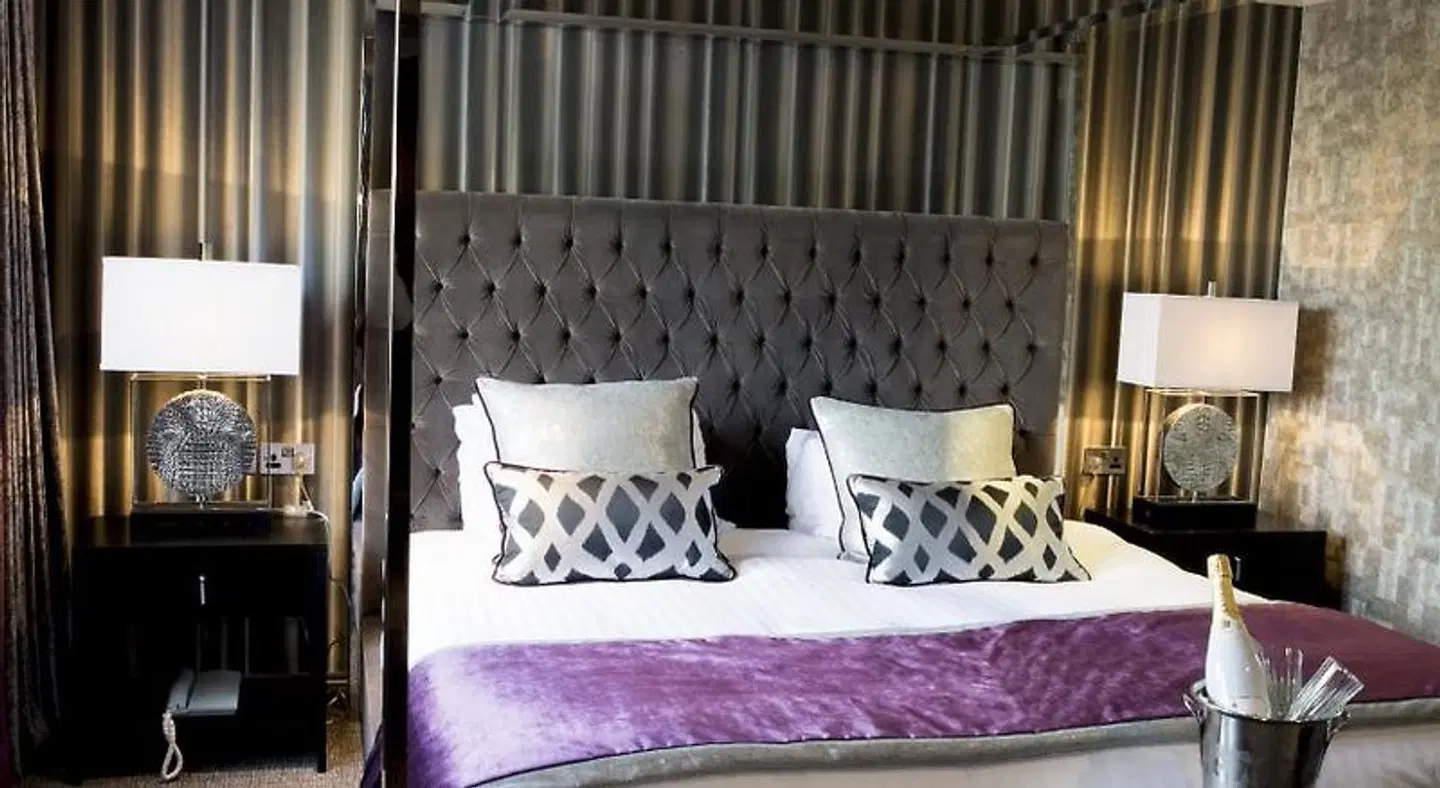 Carlton Hotel ROOM_EXAMPLE