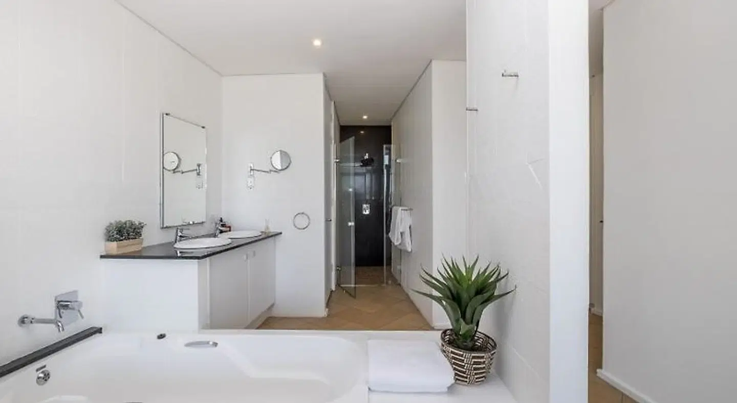 Point Waterfront Apartments Badezimmer