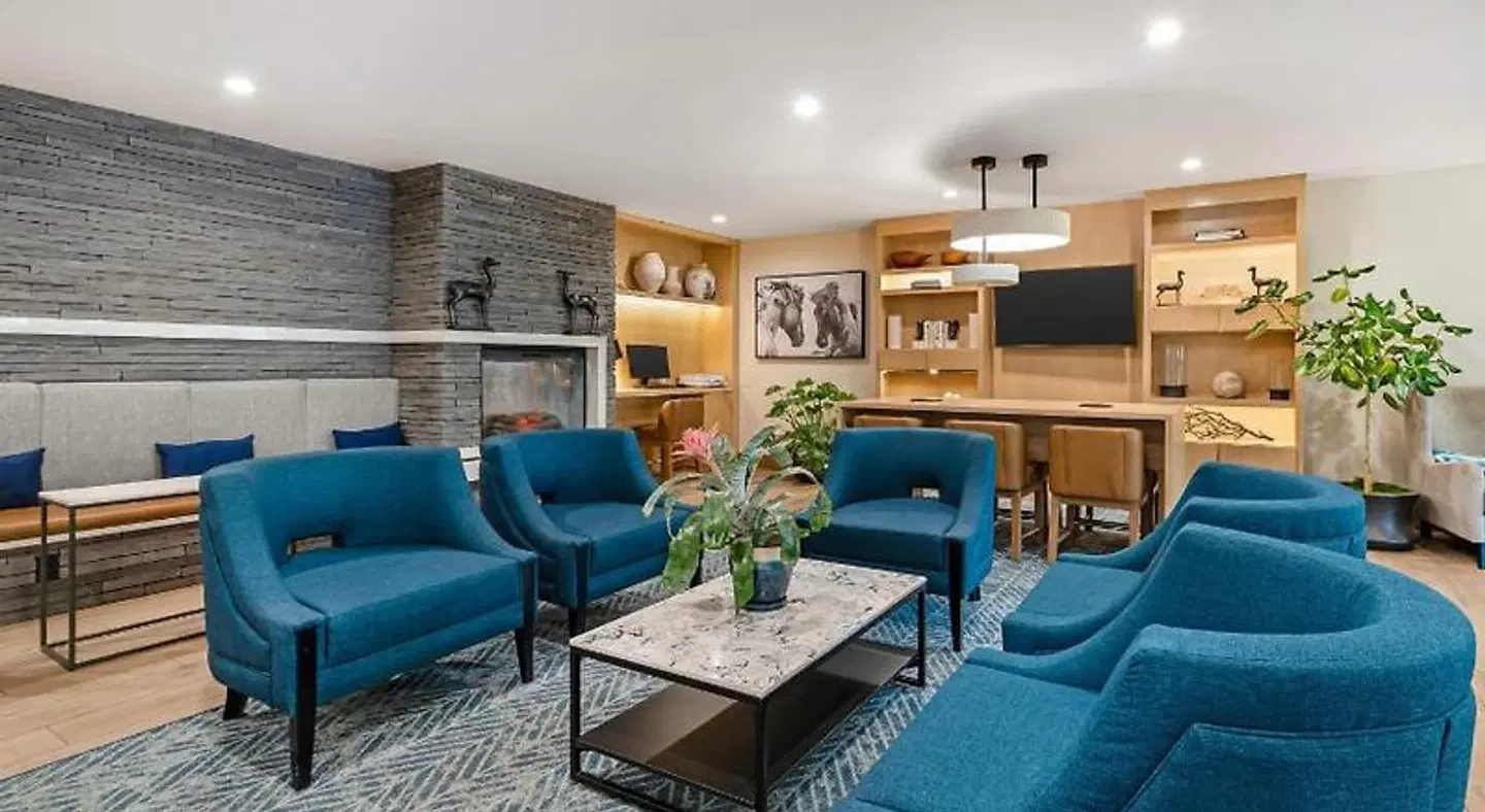 Comfort Inn & Suites LOUNGE_LOBBY