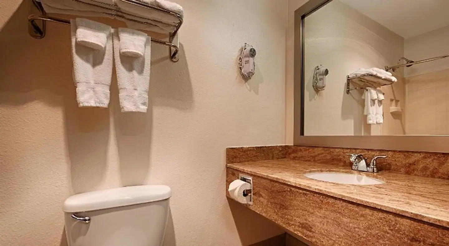 Best Western Aladdin Inn Badezimmer