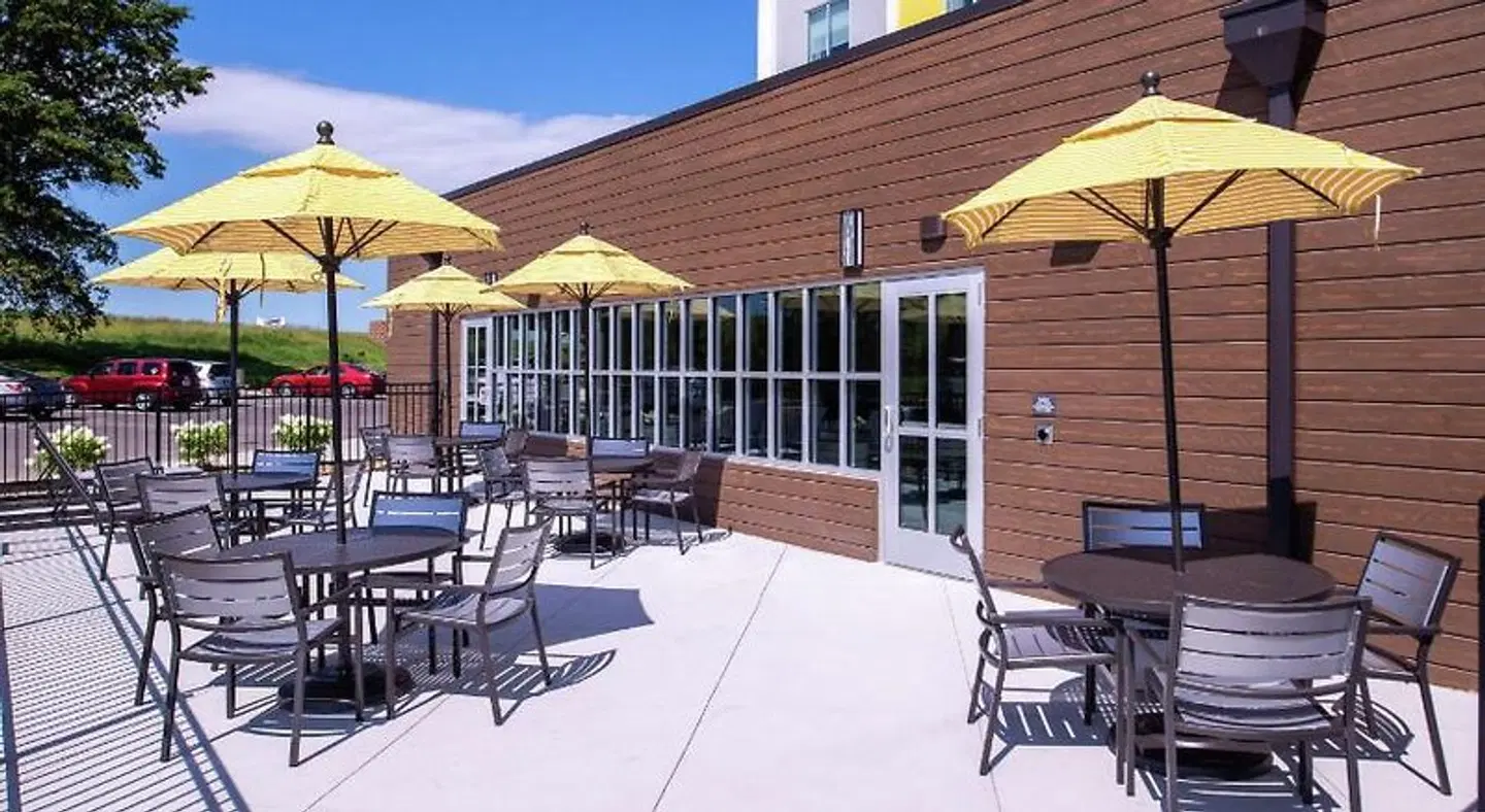 Hilton Garden Inn Kansas City Airport Terrasse
