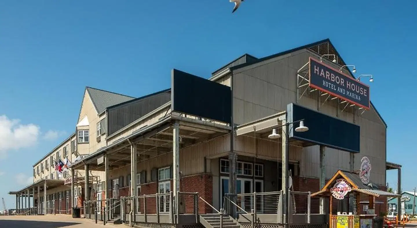 Harbor House Hotel & Marina at Pier 21 EXTERIOR