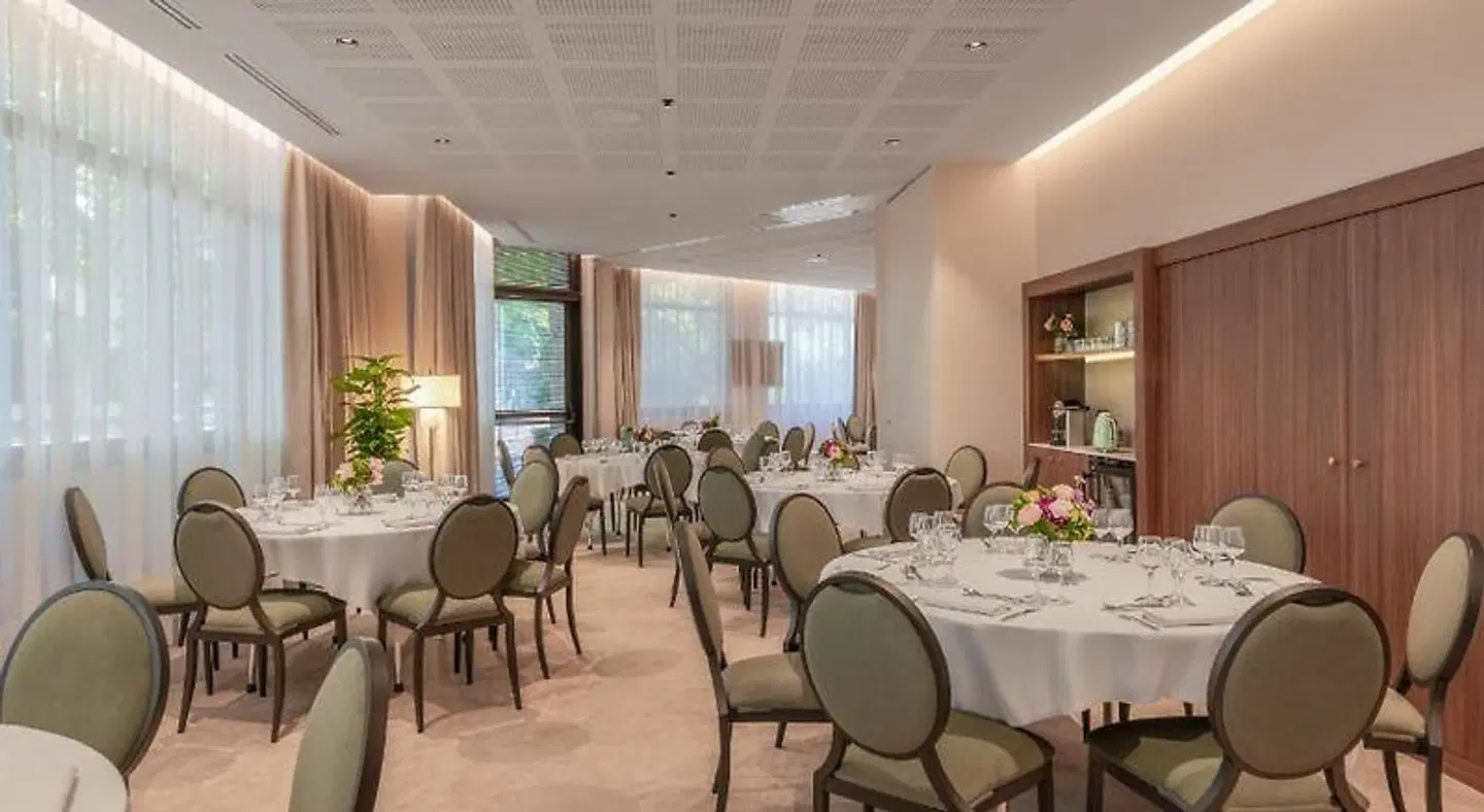 Warwick Reine Astrid Restaurant