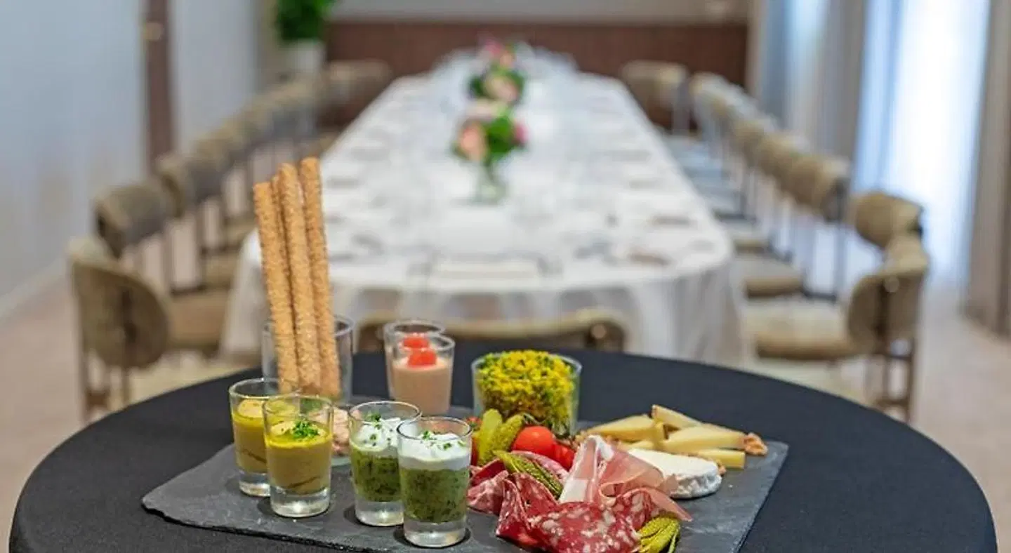 Warwick Reine Astrid Restaurant