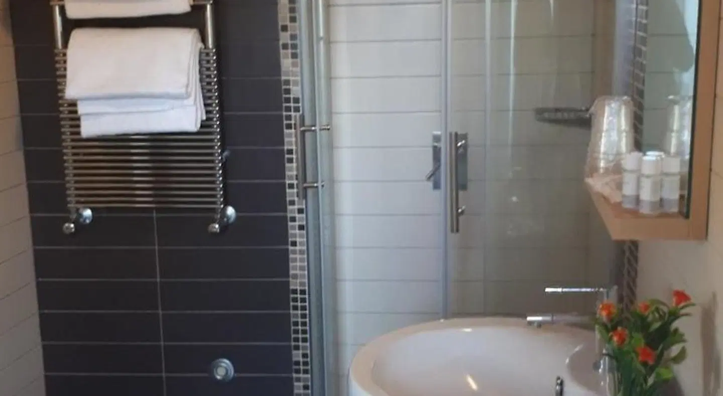 Seven Hostel & Rooms Badezimmer