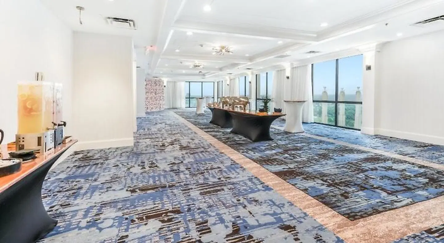 Crowne Plaza Kansas City Downtown by IHG LOUNGE_LOBBY