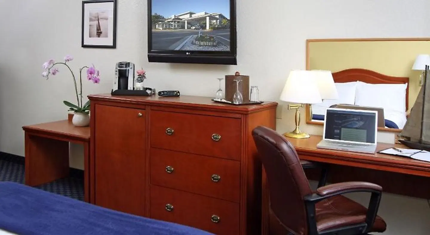 The Marina Inn on San Francisco Bay ROOM_EXAMPLE