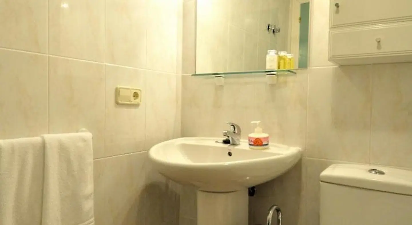 Hotel Apartamentos Aralso Sotillo Badezimmer