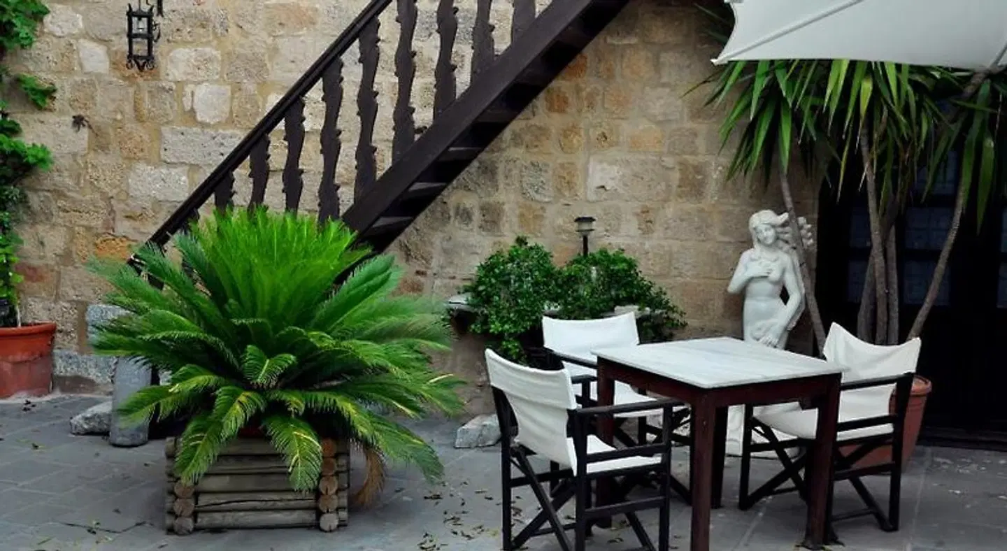 S. Nikolis Historic Boutique Hotel Terrasse