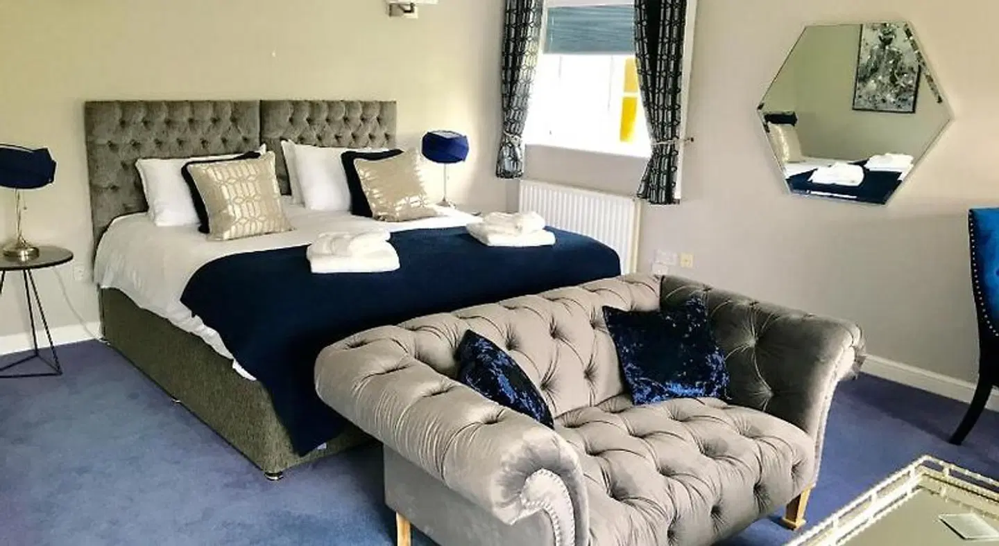 Cricket Field House ROOM_EXAMPLE