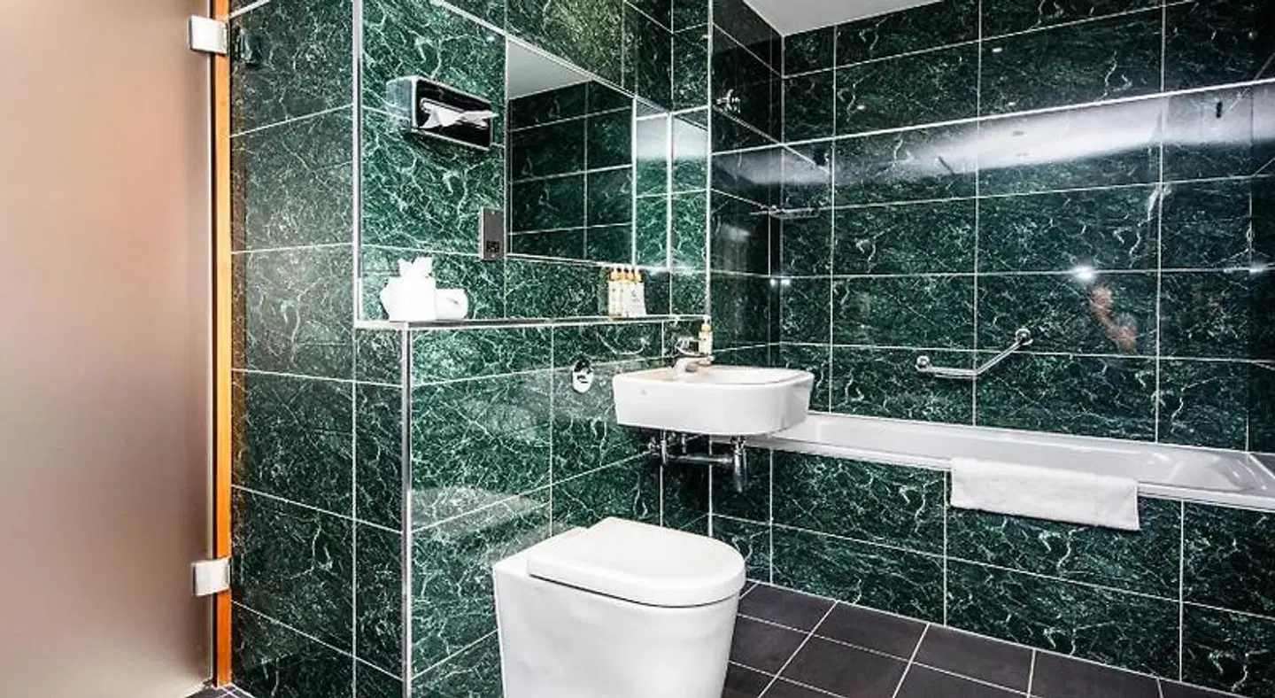 Owston Hall Hotel Badezimmer