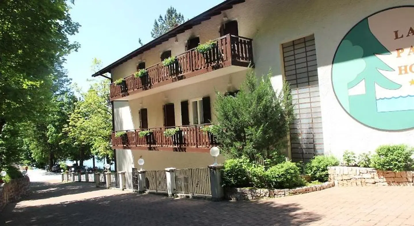 Lago Park Hotel EXTERIOR