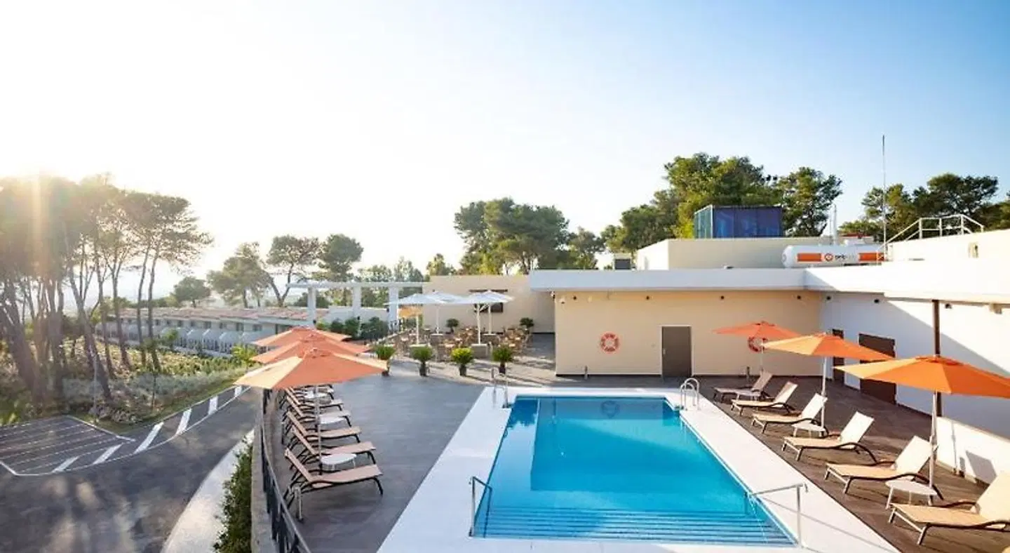 Admiral Lodge OUTDOOR_POOL