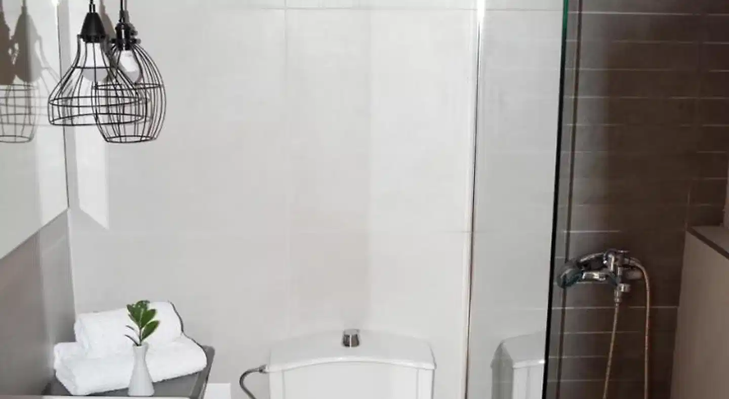 Astron Hotel Badezimmer