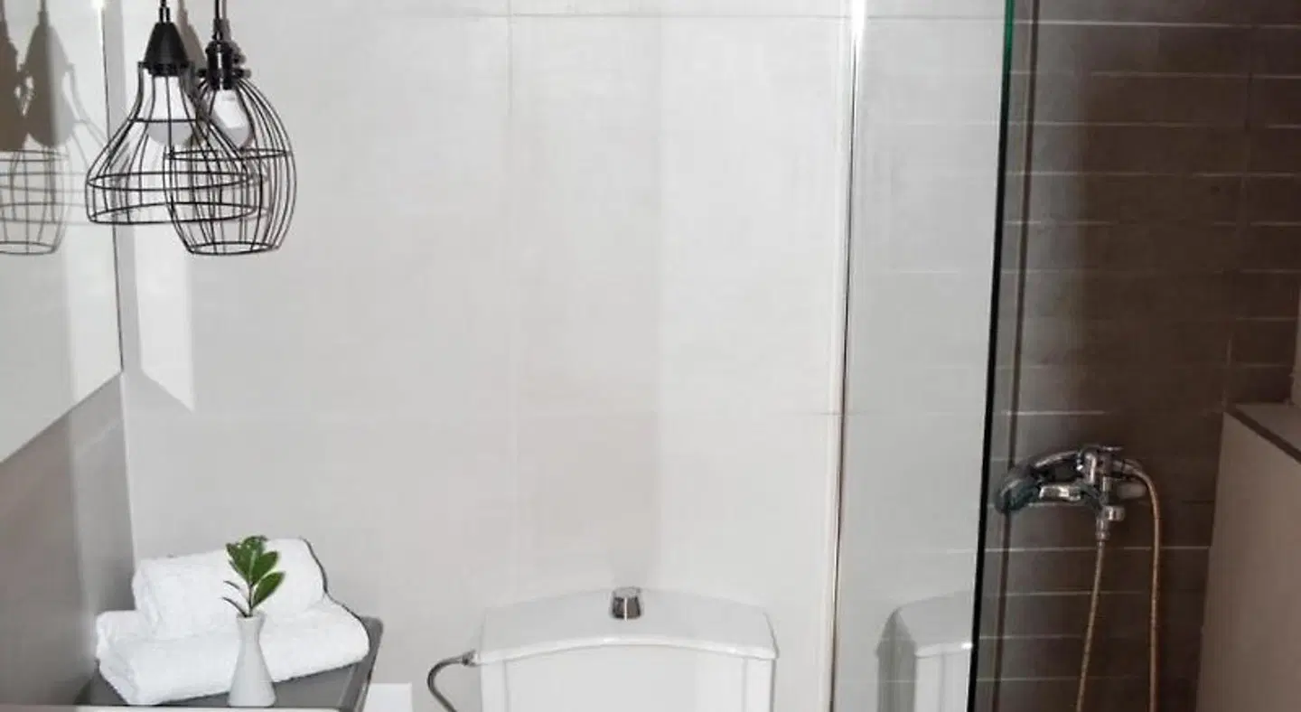 Astron Hotel Badezimmer