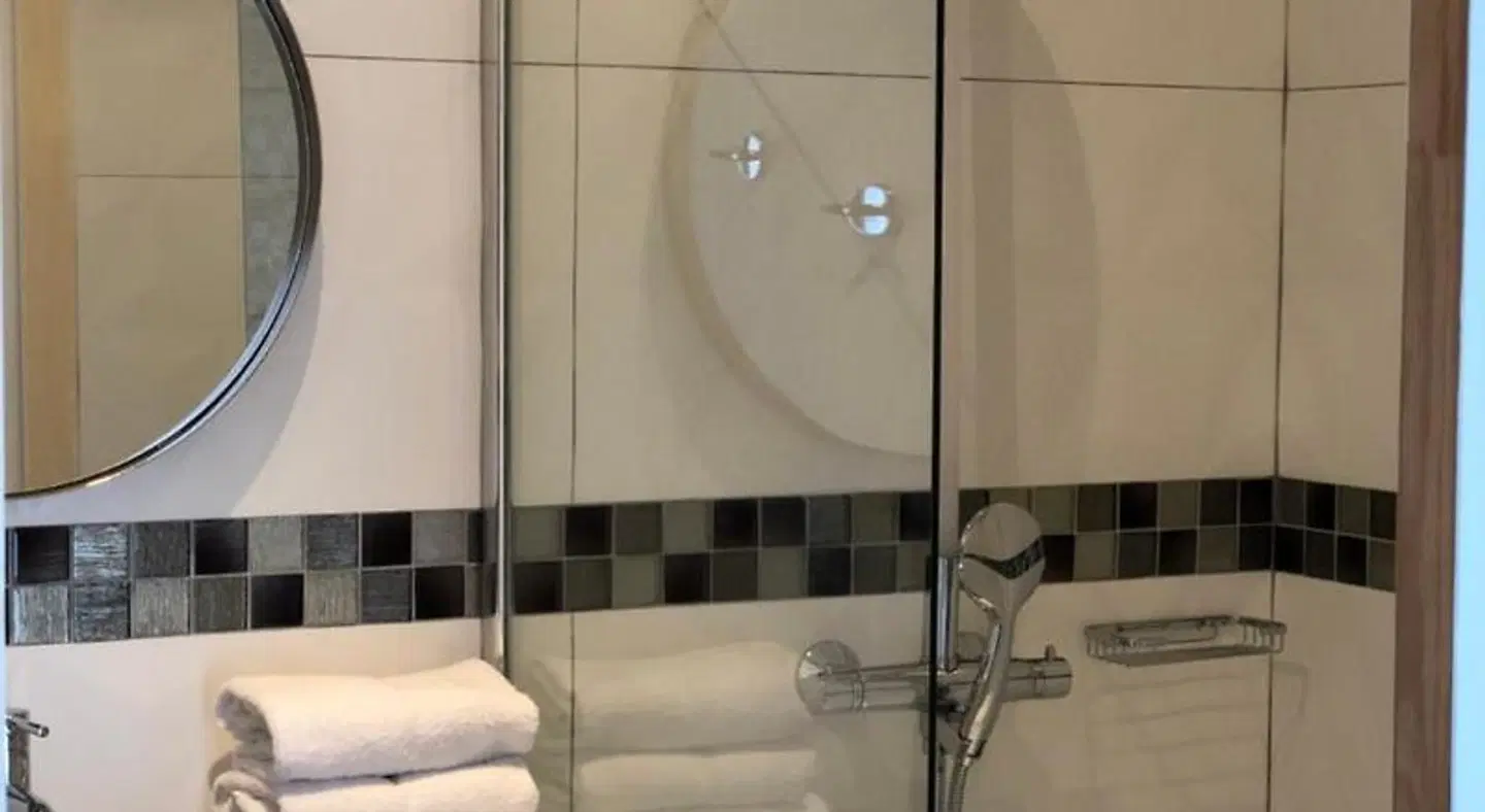 Hôtel du Tourisme Badezimmer