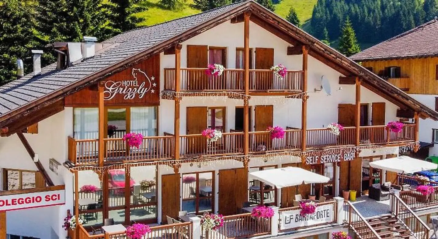 Hotel Grizzly EXTERIOR