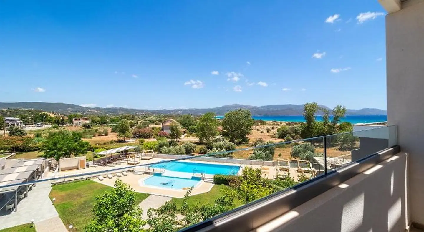 Paradise Resort OUTDOOR_POOL