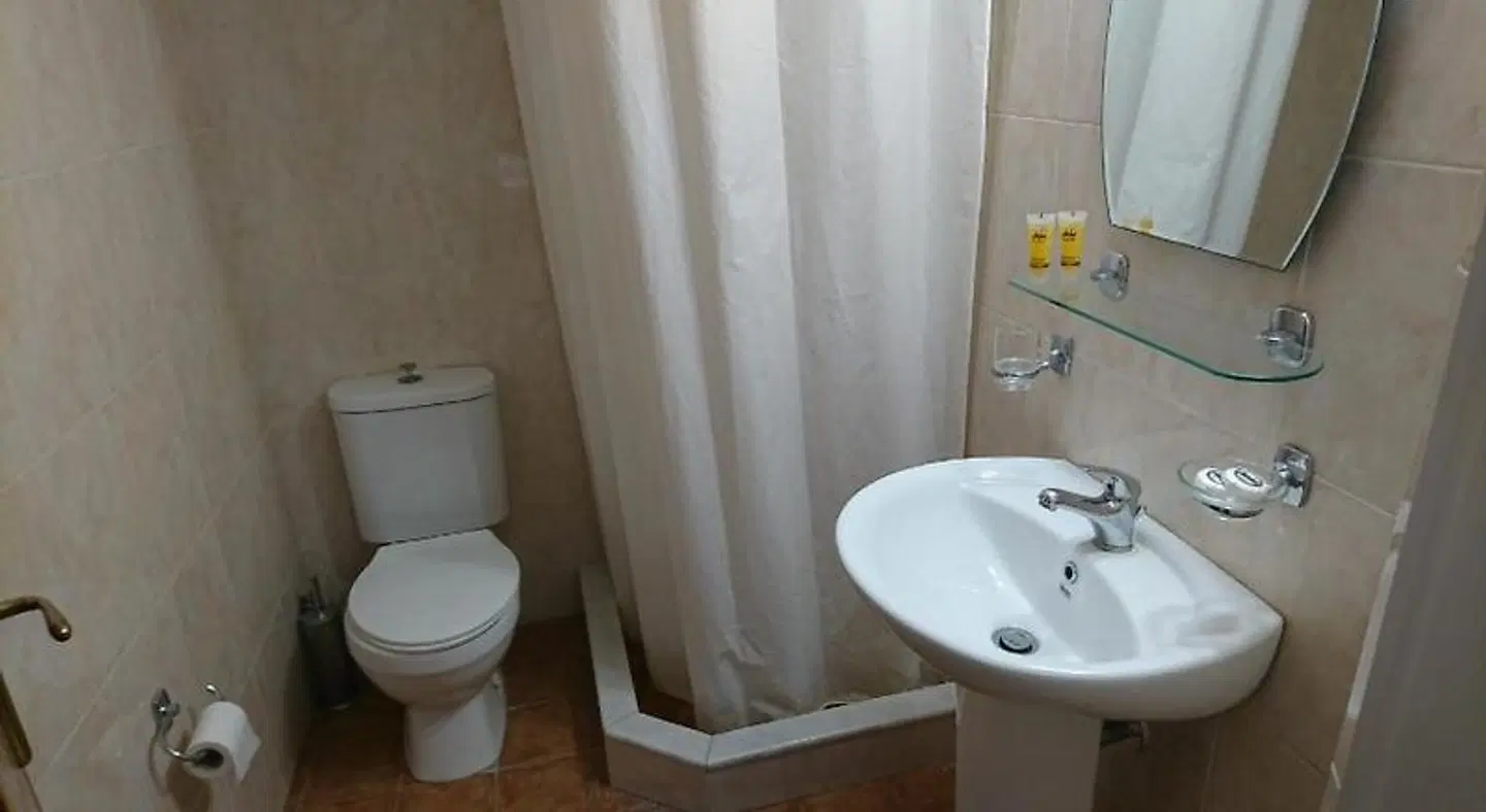 Eleni Rooms Badezimmer