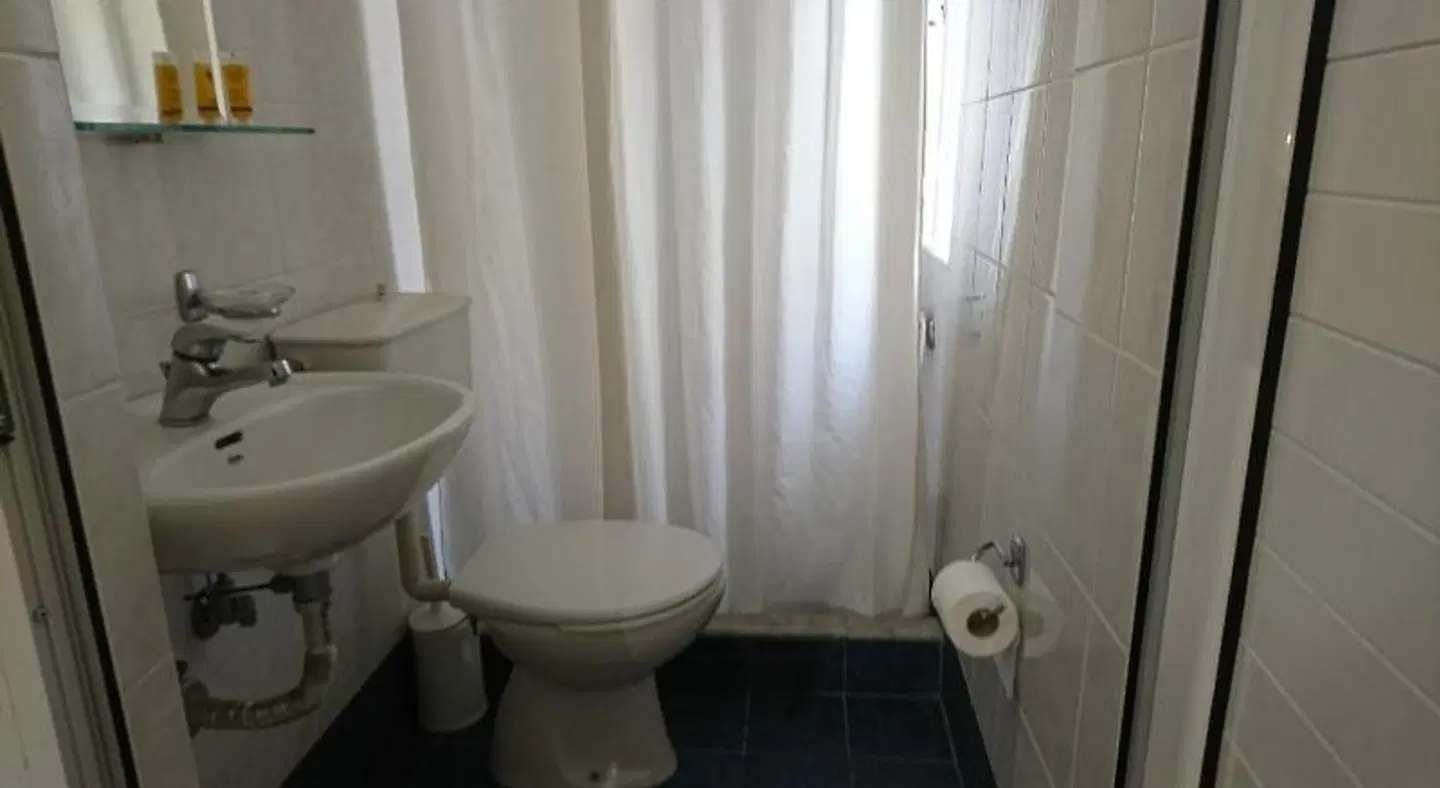 Eleni Rooms Badezimmer