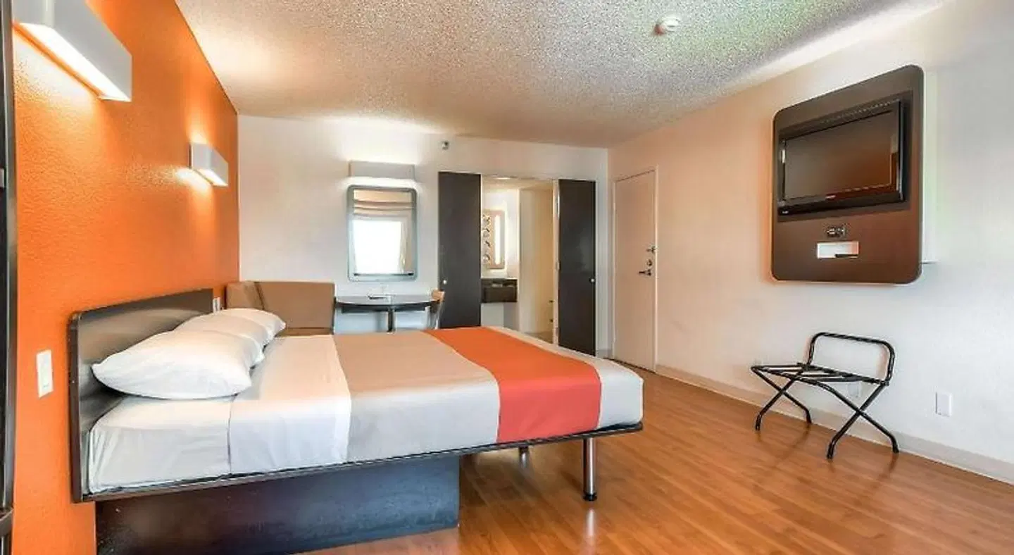 Motel 6 Anaheim, CA - Maingate ROOM_EXAMPLE