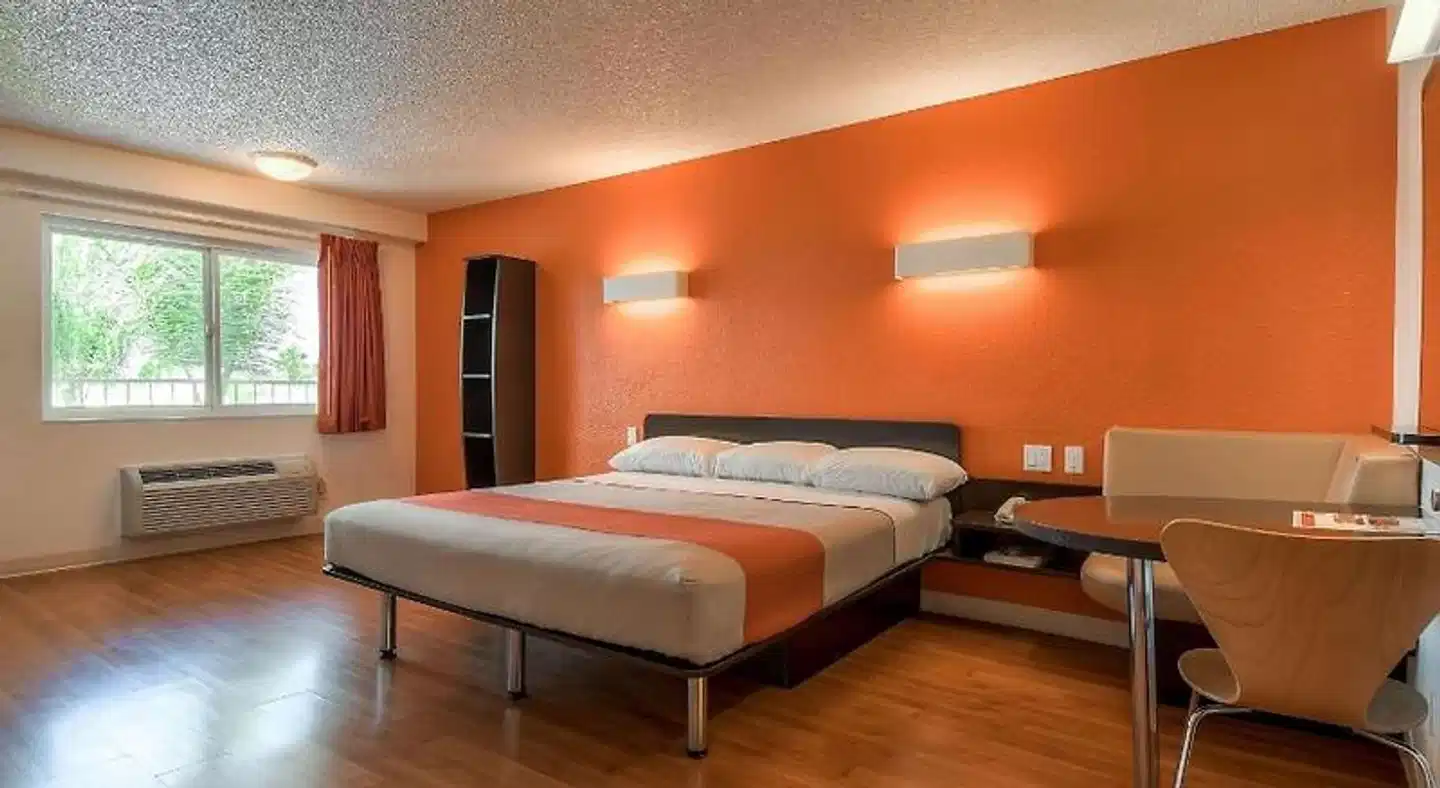 Motel 6 Anaheim, CA - Maingate Wohnbeispiel