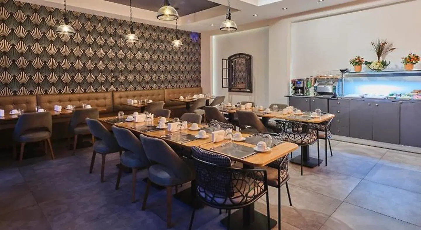 Four-G Hotel Restaurant