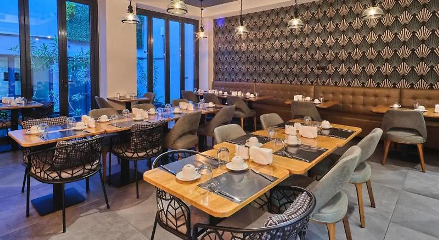 Four-G Hotel Restaurant