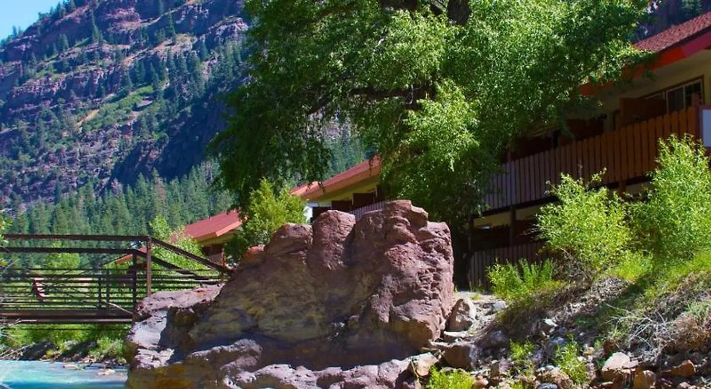 Hot Springs Inn LANDSCAPE