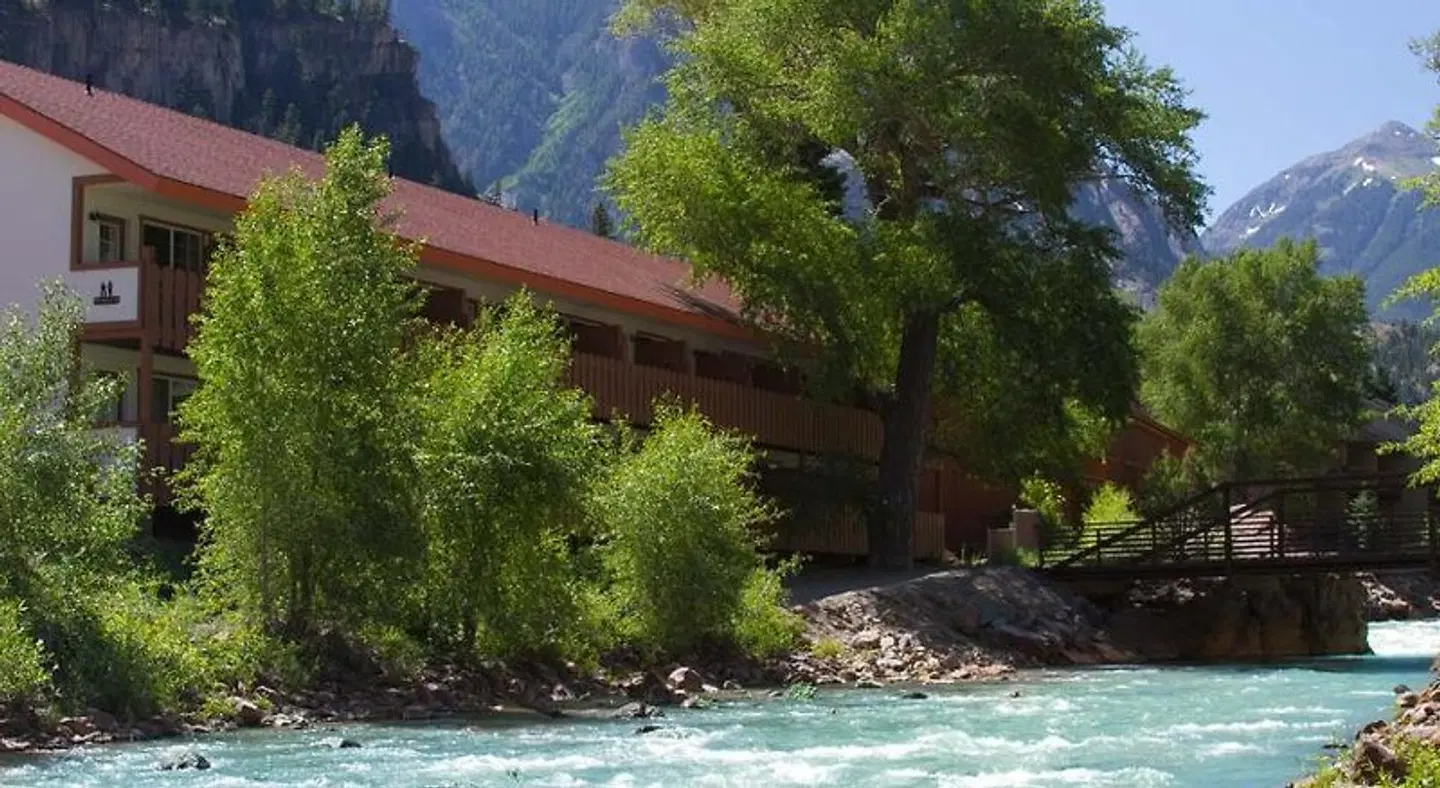 Hot Springs Inn LANDSCAPE
