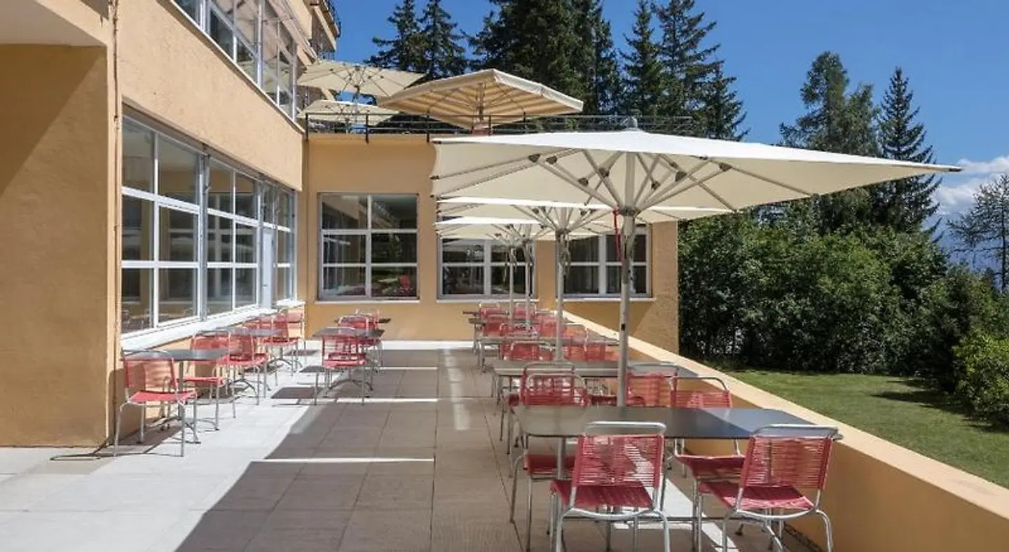 Crans-Montana Youth Hostel Terrasse