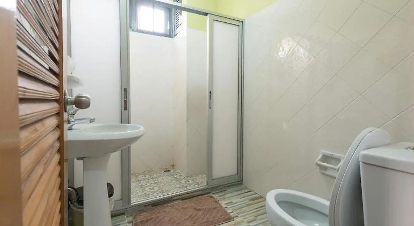 BaanSu Hostel Badezimmer