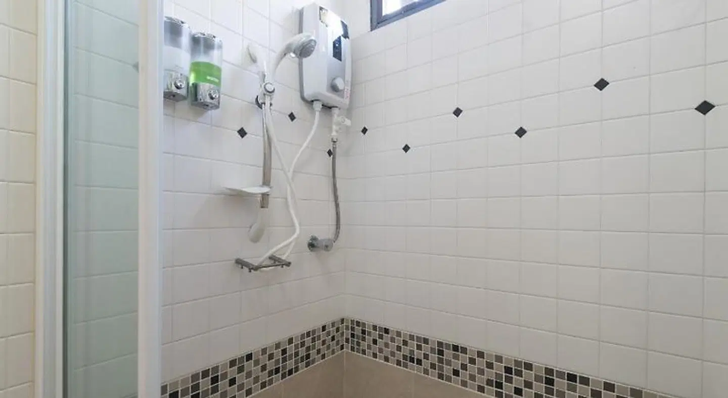BaanSu Hostel Badezimmer