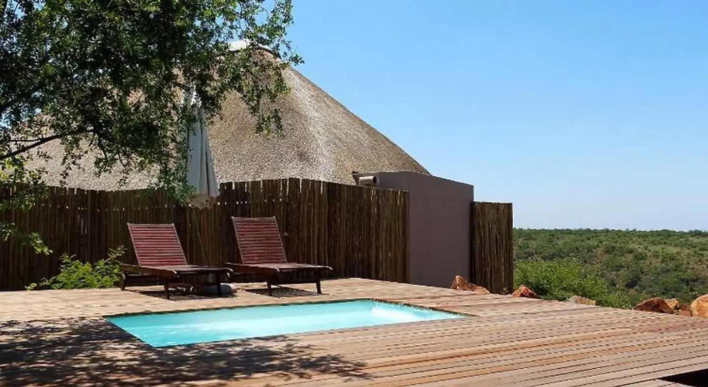 Umzolozolo Private Safari Lodge OUTDOOR_POOL