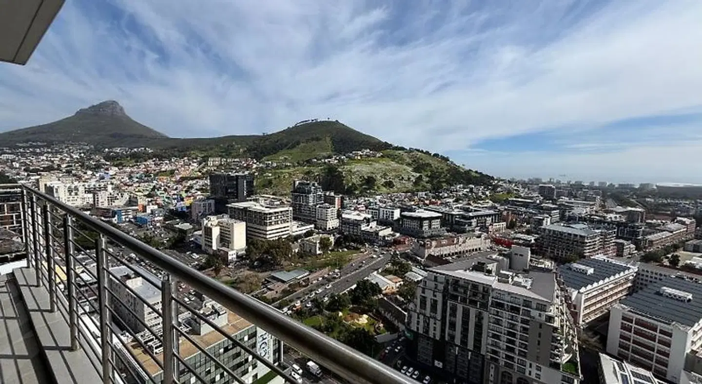 16 on Bree by Urban Elephant LANDSCAPE
