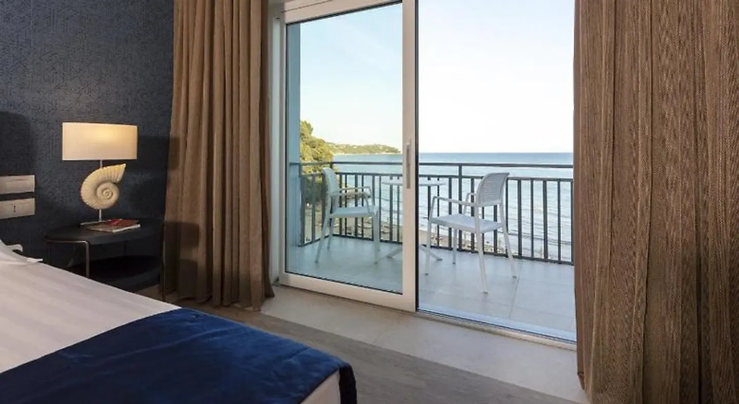 Summit Hotel ROOM_EXAMPLE