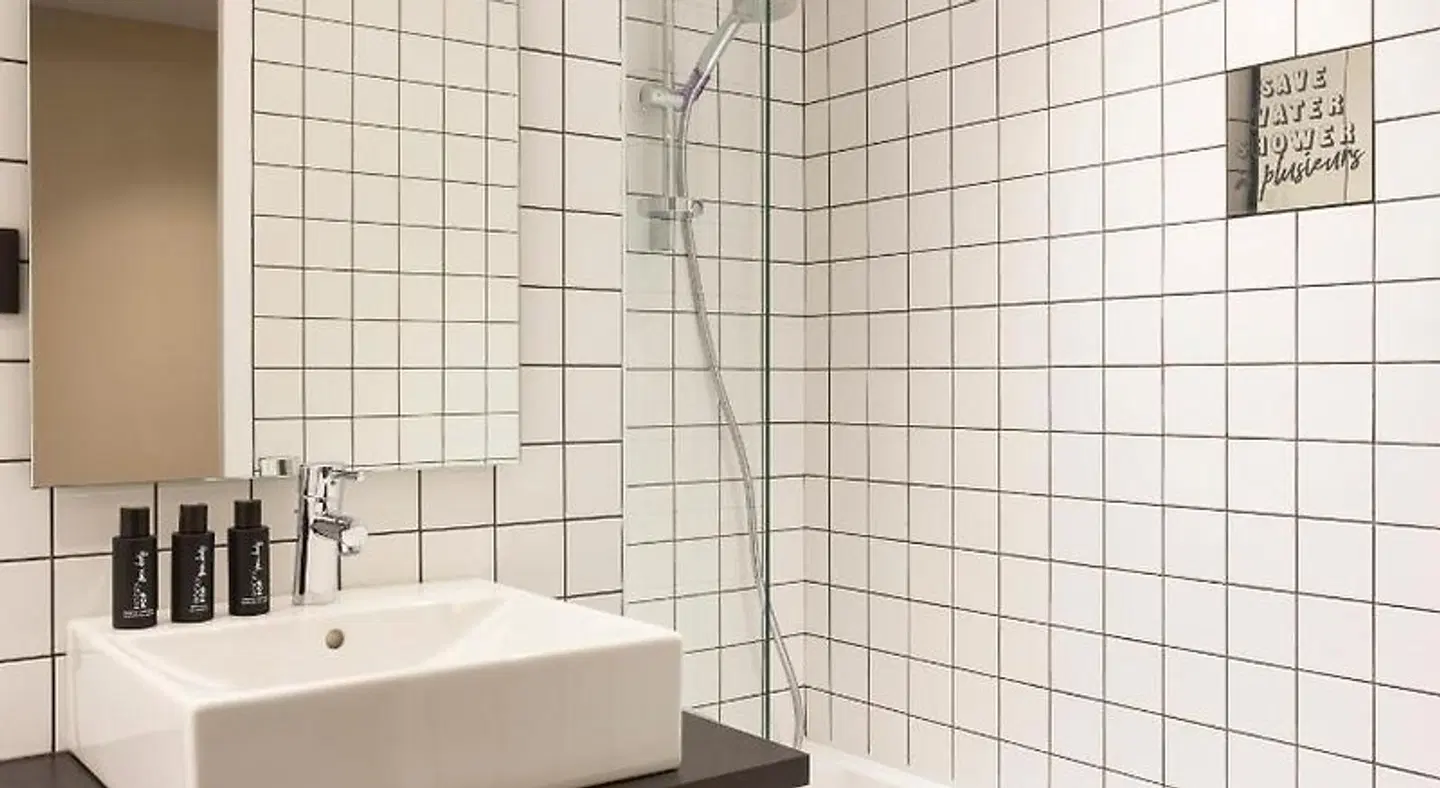 RockyPop Grenoble Appartements Badezimmer