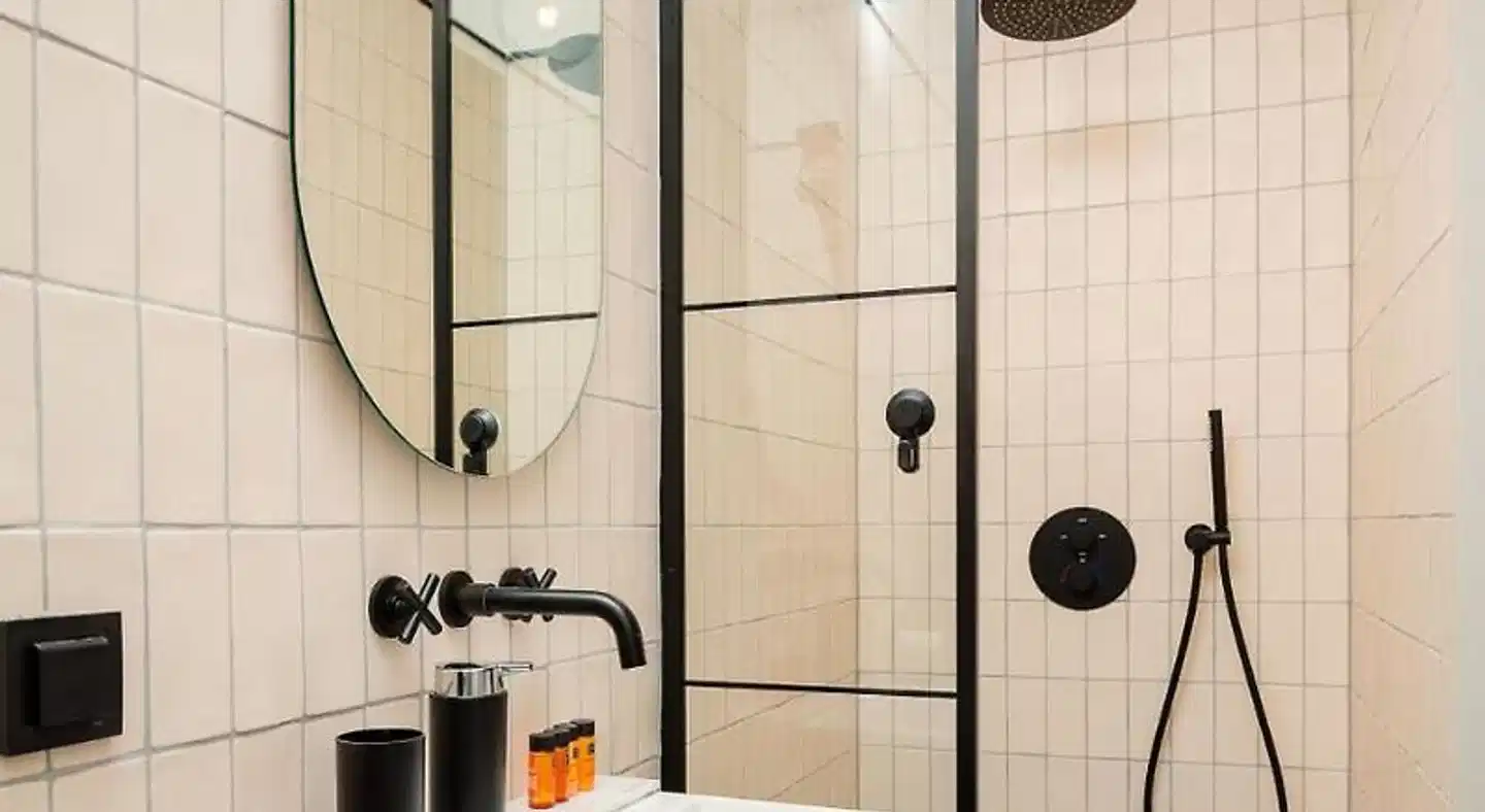 Mr.Lewis Hotel Rotterdam Badezimmer