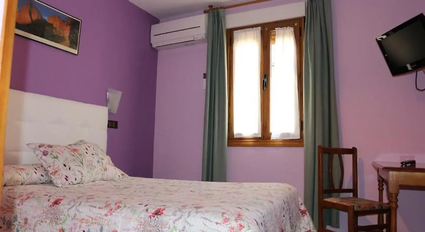 Hostal Don Jaime ROOM_EXAMPLE