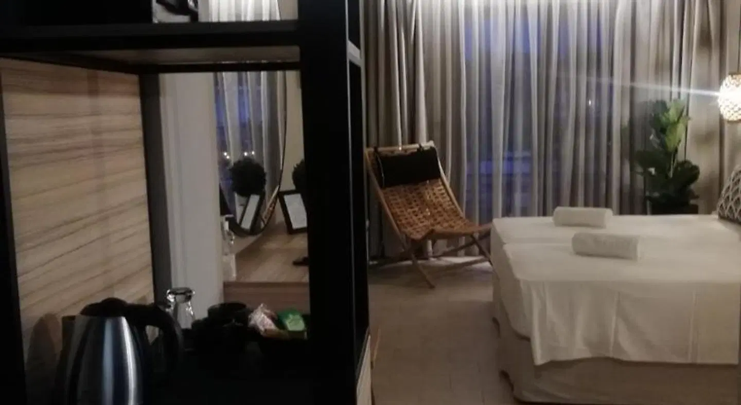 Nikos Ikies ROOM_EXAMPLE