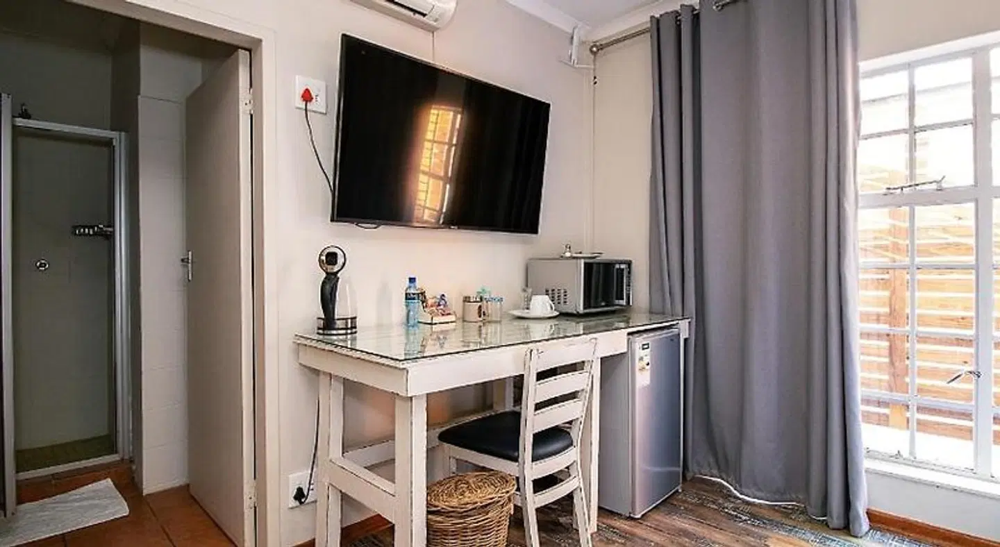 The Doors Inn ROOM_EXAMPLE