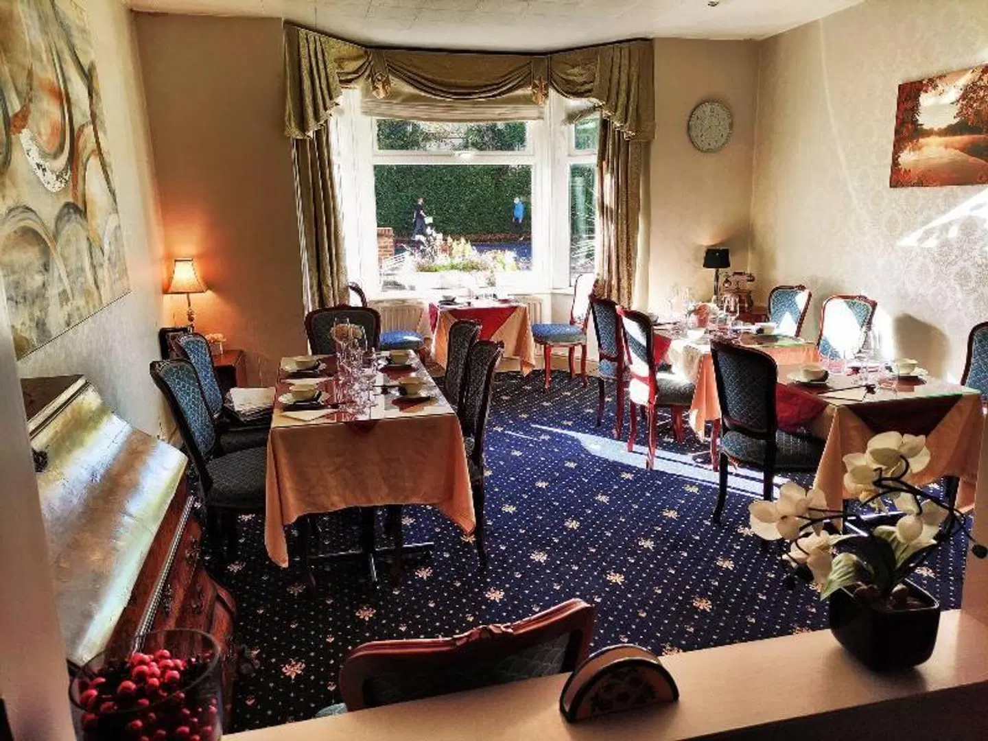 Crystal Hotel & Savour Restaurant Restaurant