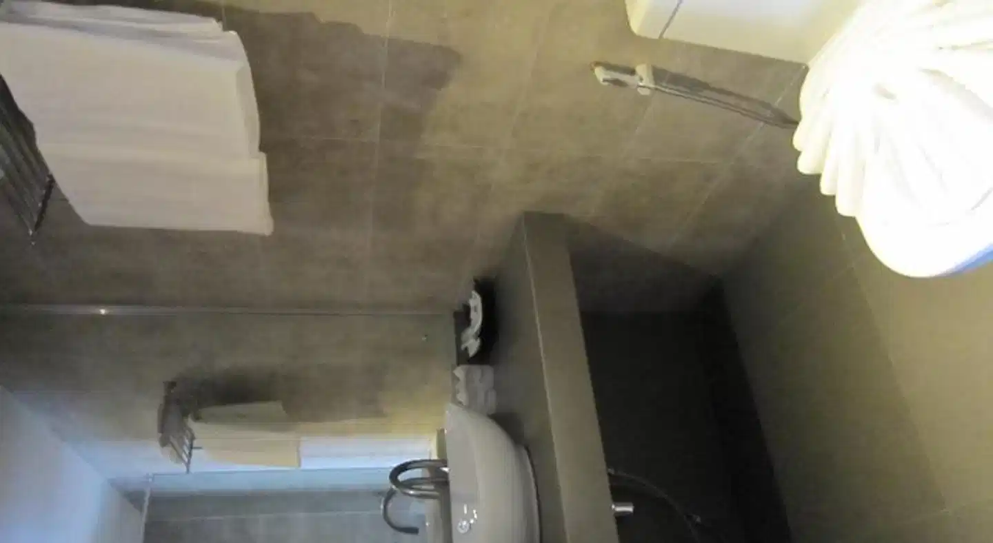 Action Point Wellness & Fitness Resort Badezimmer