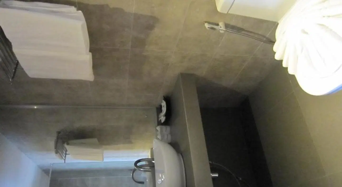 Action Point Wellness & Fitness Resort Badezimmer