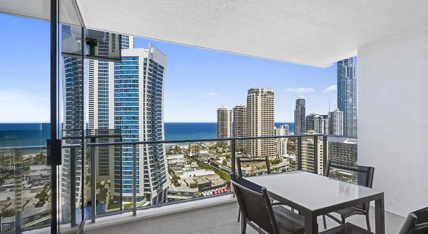 Circle on Cavill Surfers Paradise by GCLR Terrasse